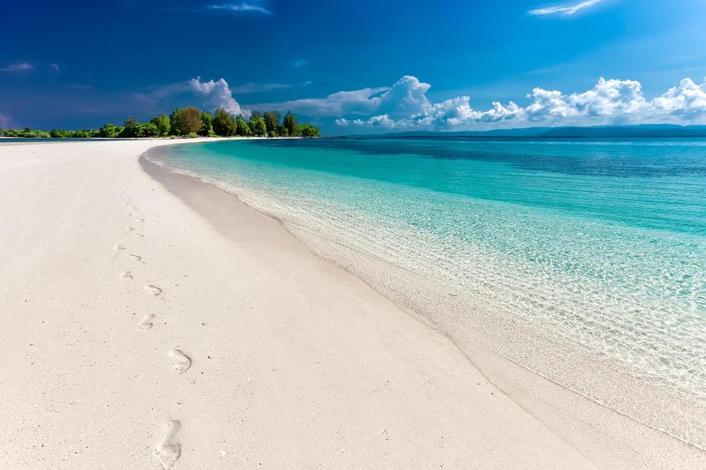 Tropical beach-4cfc48289d924703b471d8ef3d4aedec.jpg Tropical beach